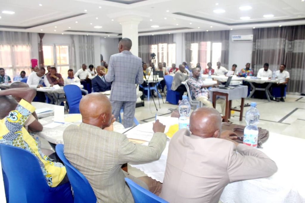 Une cinquantaine des journalistes et producteurs des émissions politiques à l&rsquo;école du savoir à Kananga pour susciter l&rsquo;implication des femmes et filles aux médias.