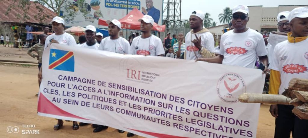 Campagne de sensibilisation des citoyens pour l’accès à l’information sur les questions clés, les politiques et les priorités législatives au sein de leurs communautés respectives.