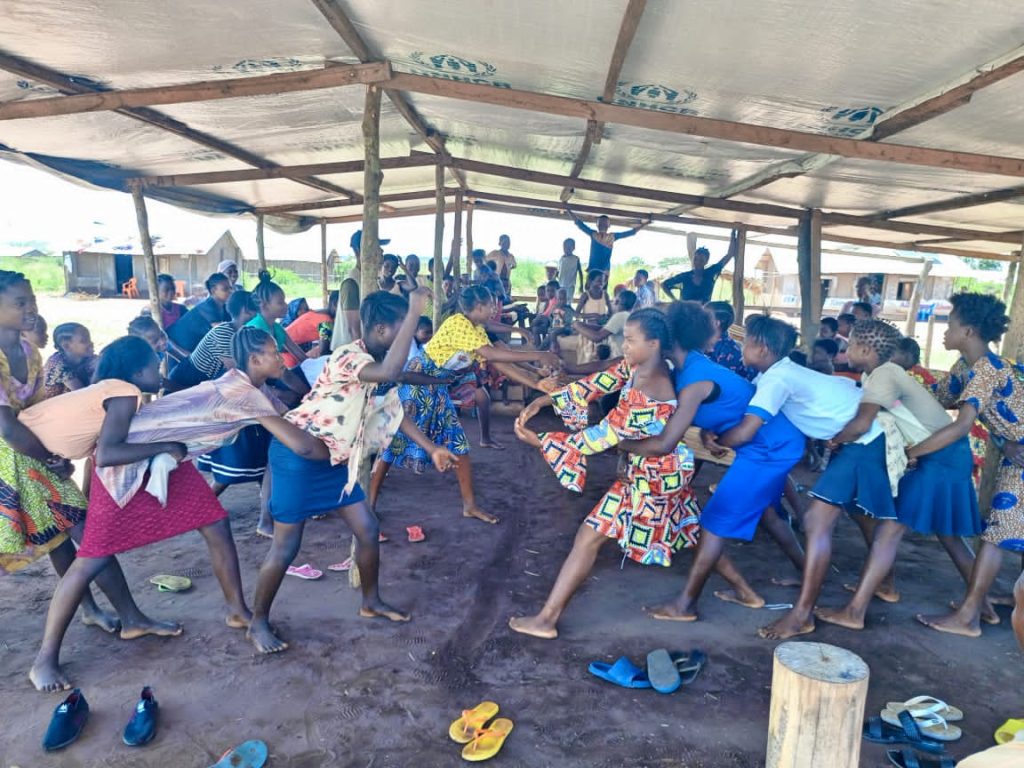 Le Psychologue Clinicien assure des séances d&rsquo;application corporelle en faveur des filles de Shamusanda au Kasaï.