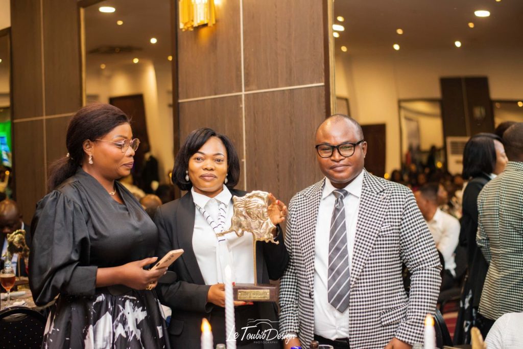 Défense et droits des femmes : le trophée «Mwasi ya Motuya» décerné à Nathalie Kambala Luse pour son combat acharné